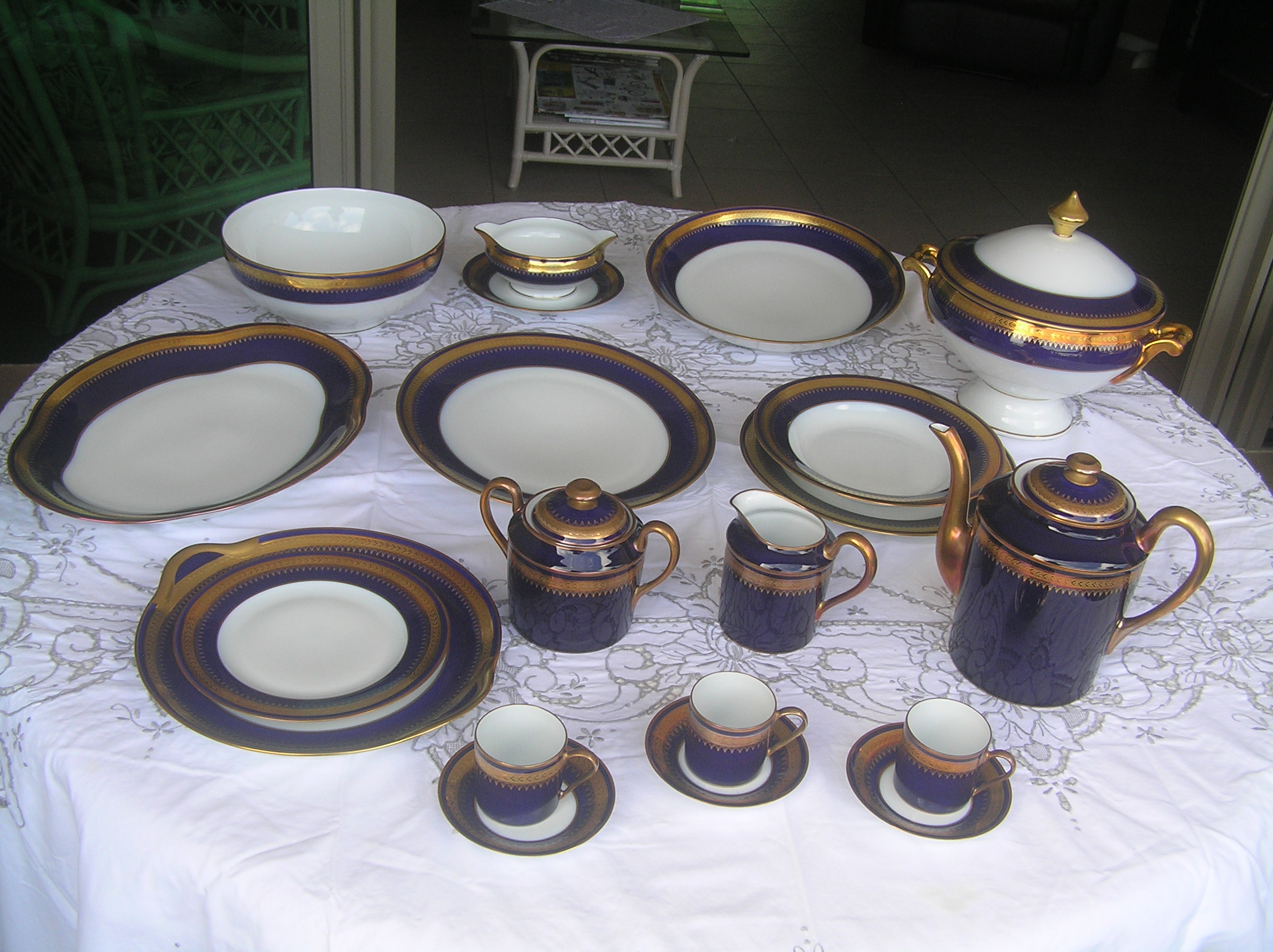 Service en porcelaine Limoges dore à l'or fin