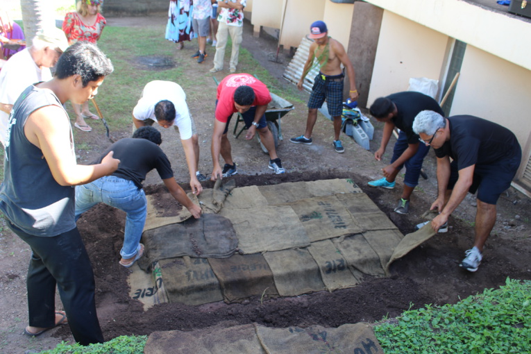 Un ahi ma’a pour la journée polynésienne du collège de Punaauia