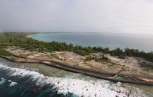 Vue aérienne datée du 06 juin 2000 de l'ancienne "zone de vie" sur l'atoll de Mururoa. Vue aérienne datée du 06 juin 2000 de l'ancienne "zone de vie" sur l'atoll de Mururoa.