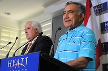 Le magnat minier Clive Palmer et le président de la Polynésie française, Oscar Temaru. Photo: Ben Vos Source: Journaux Quest Le magnat minier Clive Palmer et le président de la Polynésie française, Oscar Temaru. Photo: Ben Vos Source: Journaux Quest