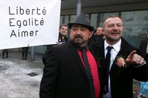 Deux hommes se "marient" pour réclamer la légalisation du mariage gay