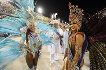 Le carnaval de Rio atteint son apothéose avec les défilés du sambodrome