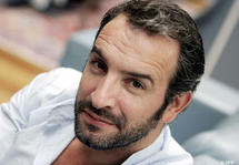A 3 jours des César et 5 des Oscars, Jean Dujardin, malade, est dans son lit