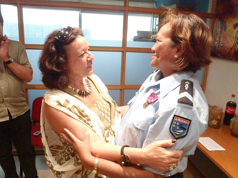 Randa BROTHERS-TEORE: 1ère gendarme polynésienne décorée de la médaille d'honneur de la Protection Judiciaire de la Jeunesse Randa BROTHERS-TEORE: 1ère gendarme polynésienne décorée de la médaille d'honneur de la Protection Judiciaire de la Jeunesse