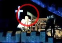 Lady Gaga heurtée à la tête lors de son concert en Nouvelle-Zélande Lady Gaga heurtée à la tête lors de son concert en Nouvelle-Zélande