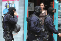 La police met fin à une prise d'otages à Toulouse, trois mois après Merah La police met fin à une prise d'otages à Toulouse, trois mois après Merah