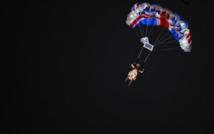 JO-2012 - Cérémonie d'ouverture: quand la Reine saute en parachute... JO-2012 - Cérémonie d'ouverture: quand la Reine saute en parachute...