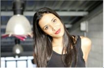 Pour Shy'm, l'accessoire indispensable de l'été dans son sac à main c'est le monoï. Pour Shy'm, l'accessoire indispensable de l'été dans son sac à main c'est le monoï.