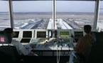 Grève des aiguilleurs du ciel: un quart des vols annulés mardi, suite du mouvement mercredi