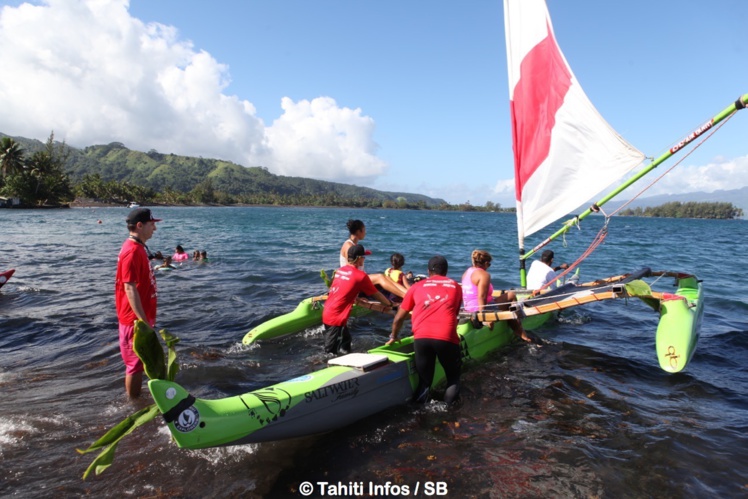 Le plan d'eau était idéal pour les pirogues à voile Le plan d'eau était idéal pour les pirogues à voile