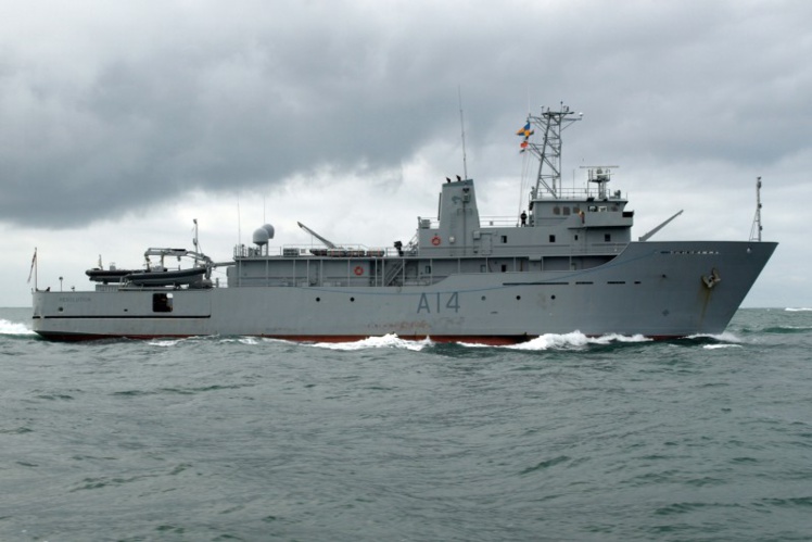 Le HMNZS Resolution, un ancien navire hydrographe de la Royal New Zealand Navy, a changé de nom (il s'appelle RV Geo Resolution) et effectue désormais des missions civiles, comme les relevés hydrographiques nécessaires à la pose d'un nouveau câble sous-marin.