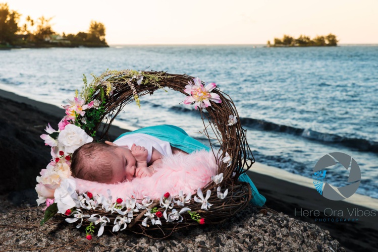 Mehiata Riaria présente sa petite fille