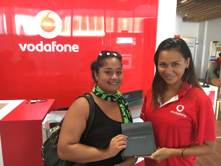 Nadine Maiti, la grande gagnante du jeu Vodafone sur Facebook. Nadine Maiti, la grande gagnante du jeu Vodafone sur Facebook.