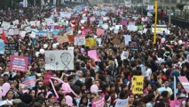 Pérou: 50.000 manifestants à Lima contre la violence machiste