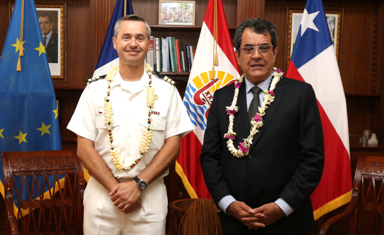 Edouard Fritch reçoit le commandant de la frégate chilienne "Almirante Cochrane"