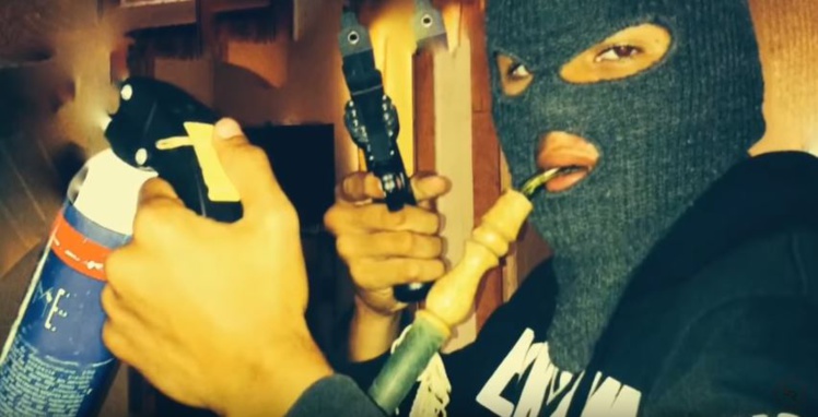 Une image du clip "J.A le Gang de Moorea Tahiti" Une image du clip "J.A le Gang de Moorea Tahiti"