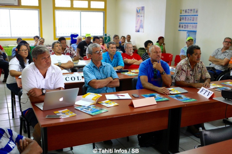 Le parava'a veut surfer sur la vague des championnats du monde de 2017-2018 Le parava'a veut surfer sur la vague des championnats du monde de 2017-2018