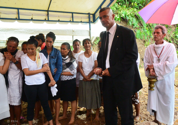 Woullingson Raufauore, le maire de Maupiti, présent lors des obsèques à Raiatea, mardi. Woullingson Raufauore, le maire de Maupiti, présent lors des obsèques à Raiatea, mardi.