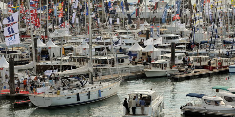 Ils volent un bateau et coulent avant même d'avoir quitté le port