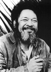 Poutous sur le popotin : une satire de la société océanienne drolatique et efficace Poutous sur le popotin : une satire de la société océanienne drolatique et efficace