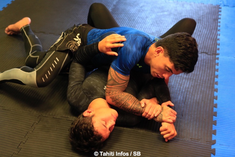Raihere Dudes en démonstration de jiu jitsu Raihere Dudes en démonstration de jiu jitsu