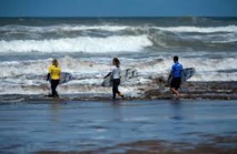 Les surfeuses marocaines se jettent à l'eau