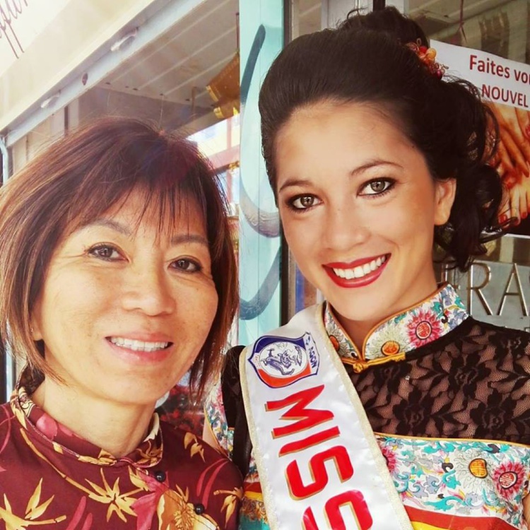 Lara avec sa mère Lara avec sa mère