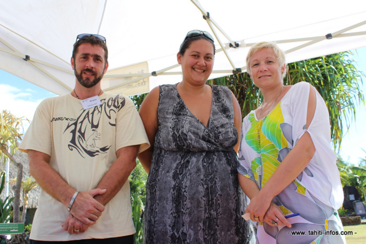 Le couple créateur de l'établissement et une auxiliaire de vie. Le couple créateur de l'établissement et une auxiliaire de vie.