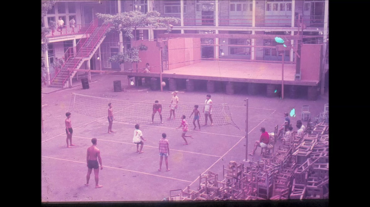 L'école Charles Viénot avant la construction du préau en dur. L'école Charles Viénot avant la construction du préau en dur.