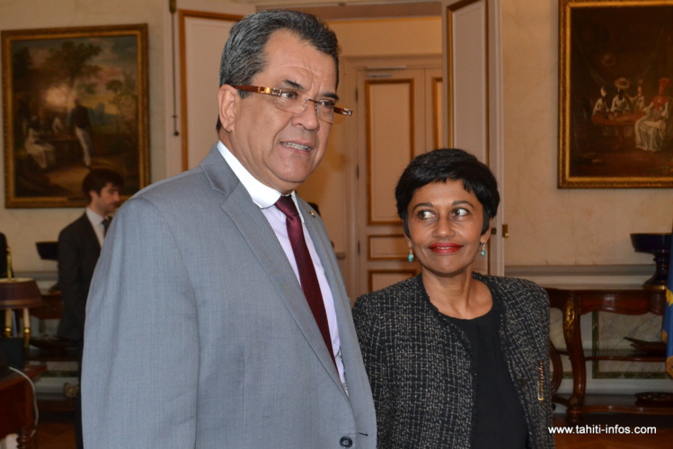 Edouard Fritch et la ministre de l'Outre-mer, Ericka Bareigts, jeudi 6 octobre à Paris. Edouard Fritch et la ministre de l'Outre-mer, Ericka Bareigts, jeudi 6 octobre à Paris.