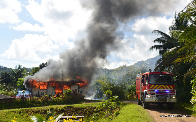 Un fare part en fumée à Raiatea, la famille "a tout perdu" (Màj)
