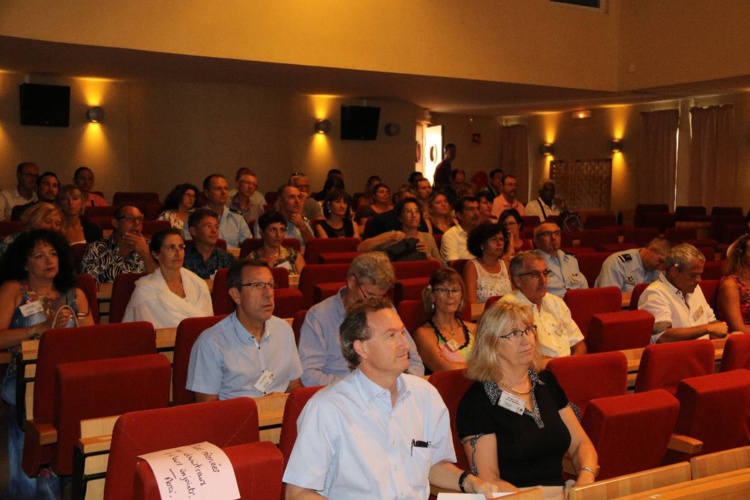 59 fonctionnaires (et 18 conjoints) de 14 services de l’État ont participé au séminaire. 59 fonctionnaires (et 18 conjoints) de 14 services de l’État ont participé au séminaire.