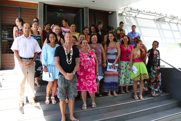 Dernières dédicaces avant le départ pour les nageurs du Tahiti swimming experience Dernières dédicaces avant le départ pour les nageurs du Tahiti swimming experience