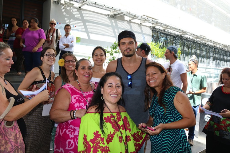 Dernières dédicaces avant le départ pour les nageurs du Tahiti swimming experience Dernières dédicaces avant le départ pour les nageurs du Tahiti swimming experience