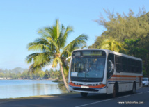 Un bus scolaire près de Papara; (images d'archives).