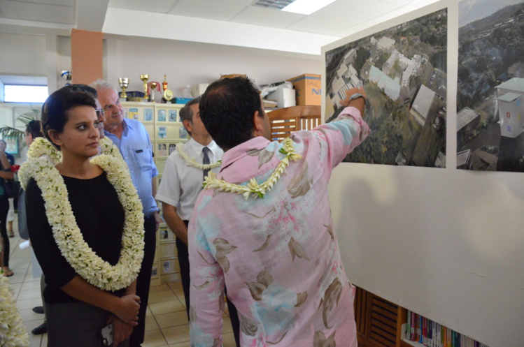 Les plans du futur internat de Faa'a ont été présentés à la ministre Les plans du futur internat de Faa'a ont été présentés à la ministre