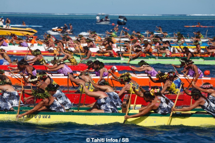 Les femmes pratiquent également le va'a Les femmes pratiquent également le va'a