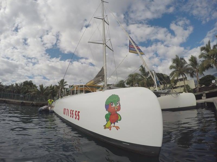 Poe Charter a décoré un premier bateau, "Ohana", avec Vik'ura. Poe Charter a décoré un premier bateau, "Ohana", avec Vik'ura.