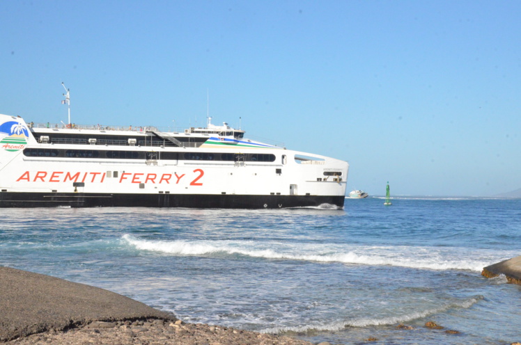 Un thonier échoué sur le récif de Papeete, 5 personnes secourues (Màj) Un thonier échoué sur le récif de Papeete, 5 personnes secourues (Màj)
