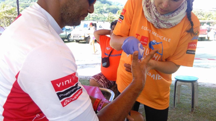 Hawaiki Nui Vaa : une étape avec les équipes de secouristes Hawaiki Nui Vaa : une étape avec les équipes de secouristes