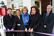 Artistes et amis inaugurent le musée Raymond-Devos, dans les Yvelines