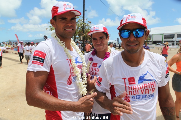 Hiromana Florès à gauche avec Joann Cronsteadt à droite et Yorama Teahu au centre Hiromana Florès à gauche avec Joann Cronsteadt à droite et Yorama Teahu au centre