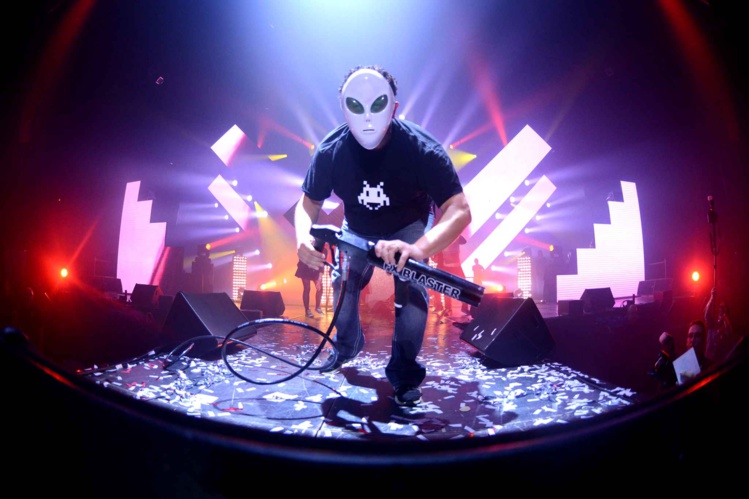Le DJ a créé le concept "Space Invader" en signe de ralliement.