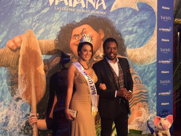 Miss Tahiti à l'avant première de Vaiana à Paris Miss Tahiti à l'avant première de Vaiana à Paris