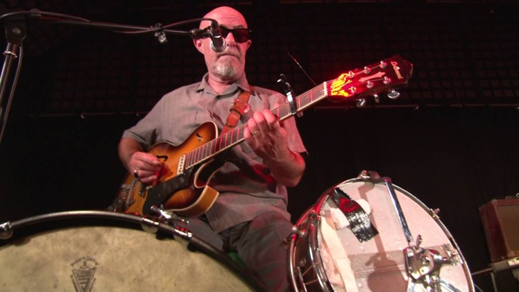 The Honeymen privilégie les morceaux qui se prêtent à danser. The Honeymen privilégie les morceaux qui se prêtent à danser.