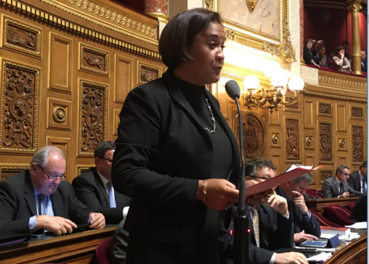 La sénatrice Lana Tetuanui, mardi au Palais du Luxembourg à Paris. La sénatrice Lana Tetuanui, mardi au Palais du Luxembourg à Paris.