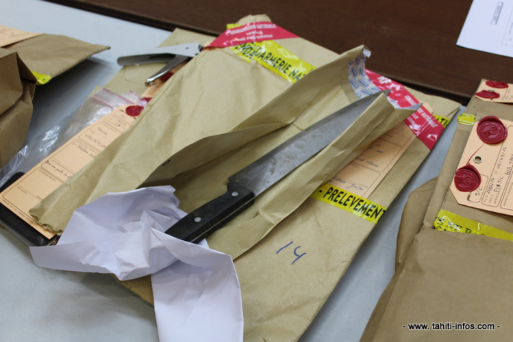 La victime a succombé à un coup de couteau porté à l'abdomen.