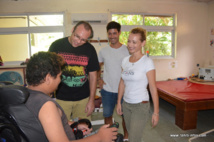 Ludivine, Thomas et Etienne, kiné remplaçant, sont les trois kinés de la Frat.