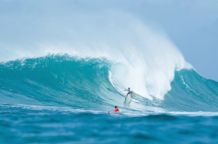 O'Neil a remporté sa 1e et 2e série à Sunset Beach O'Neil a remporté sa 1e et 2e série à Sunset Beach