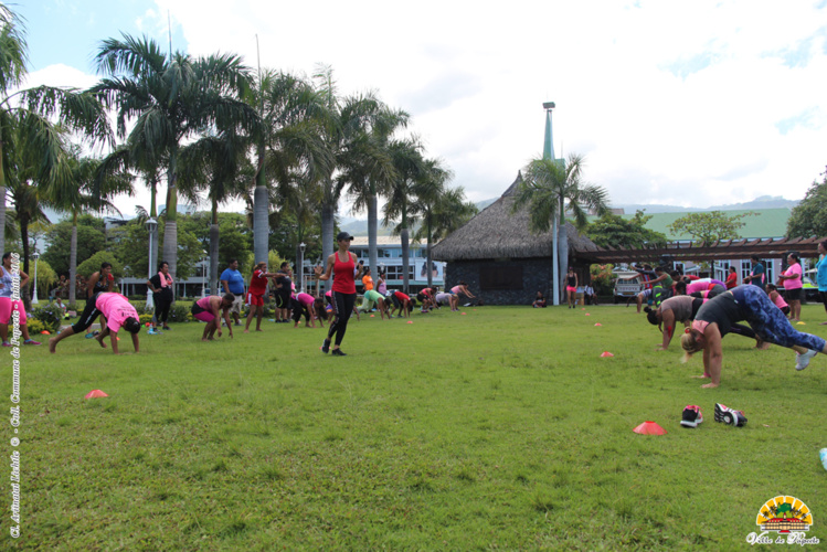 Ces séances de fitness étaient coachées par deux professionnelles diplômées, Rahera et Vaiana. Ces séances de fitness étaient coachées par deux professionnelles diplômées, Rahera et Vaiana.